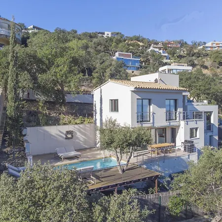 Leo Holiday home *