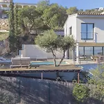 בית נופש Leo *
